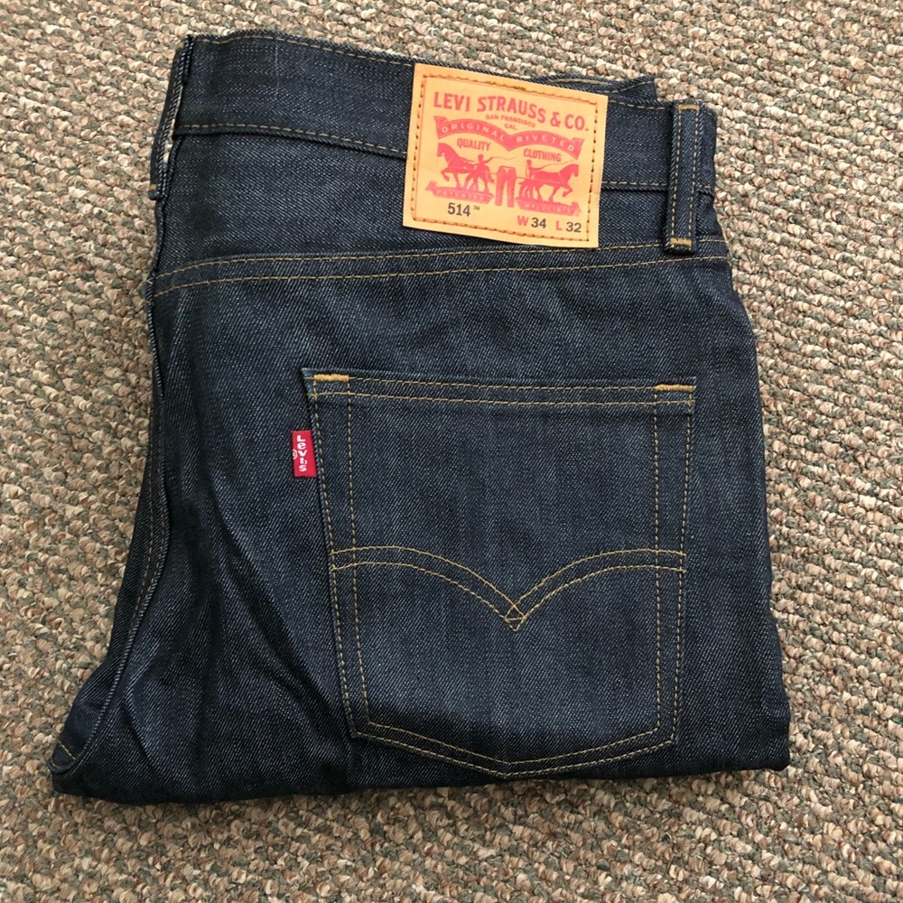2 pairs of Levi's 514 straight fit jeans
